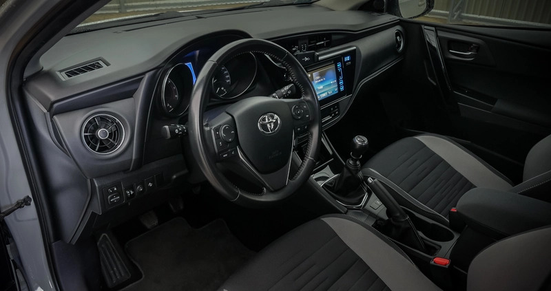Toyota Auris cena 65500 przebieg: 88500, rok produkcji 2018 z Lubartów małe 37
